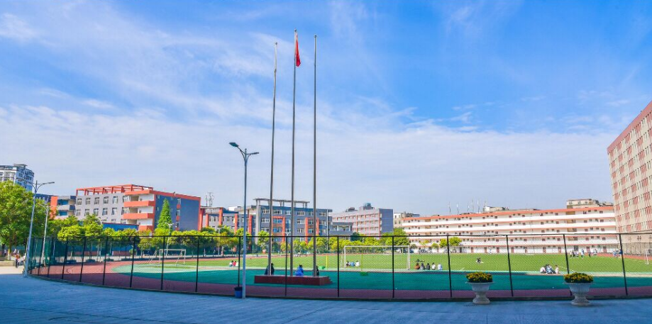 川科外國(guó)語(yǔ)學(xué)校生活老師配置情況以及中學(xué)的伙食費(fèi)標(biāo)準(zhǔn)？
