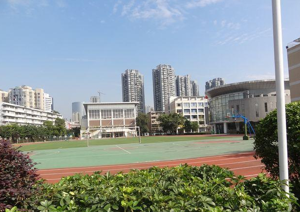 四川大學附屬中學地理位置和咨詢電話是？