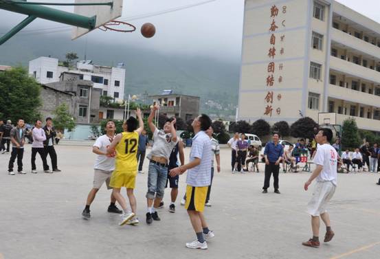 雷波民族中學(xué)地址在哪里？