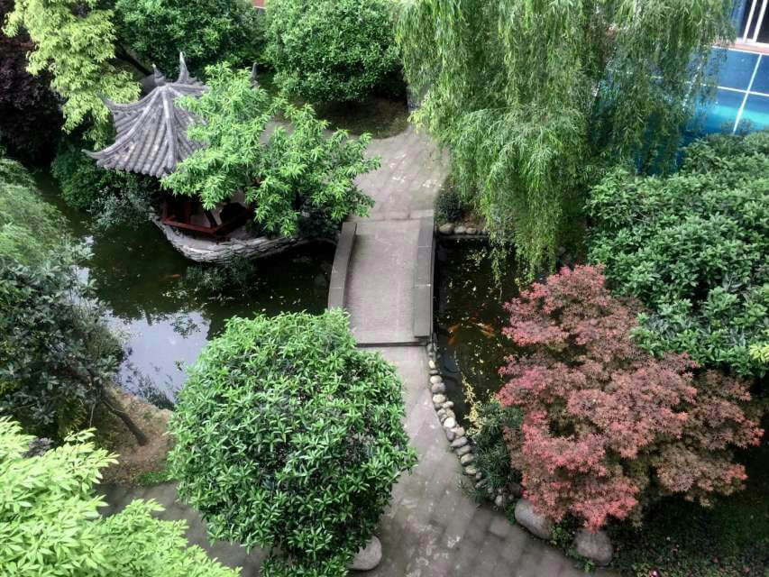 成都八中是公辦高中還市私立高中？
