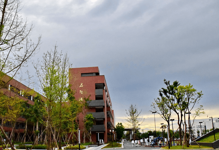 電子科技大學(xué)實驗中學(xué)招生咨詢電話是多少？