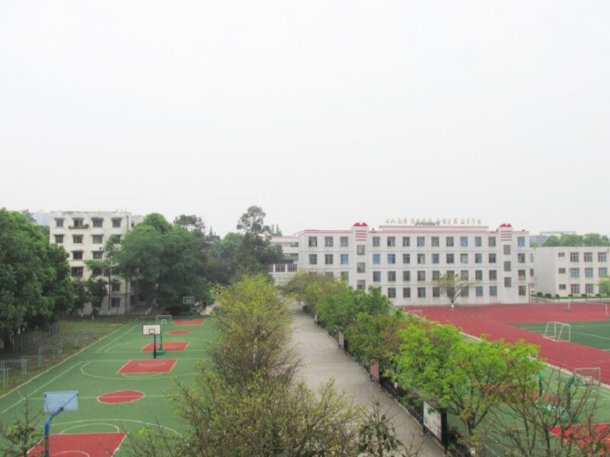 青白江中學(xué)環(huán)境好不好？