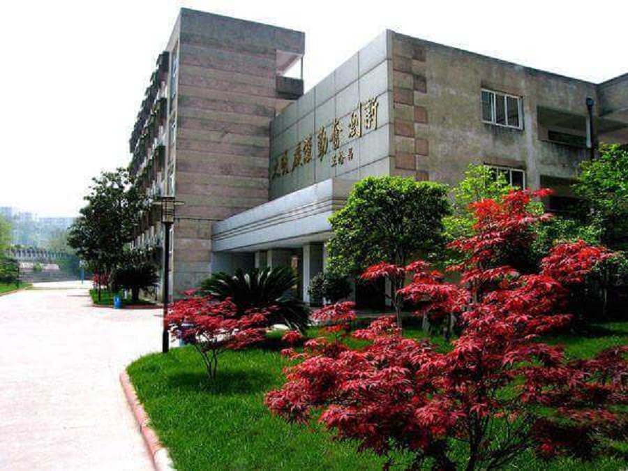 四川省科學(xué)城第一中學(xué)校園環(huán)境怎么樣？