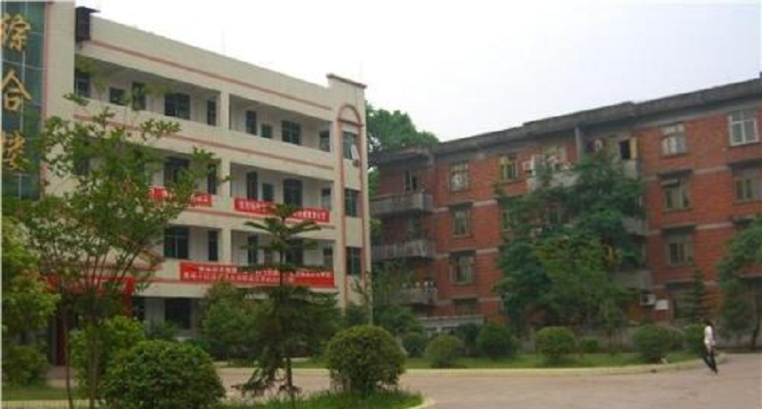 丹山中學(xué)在哪？