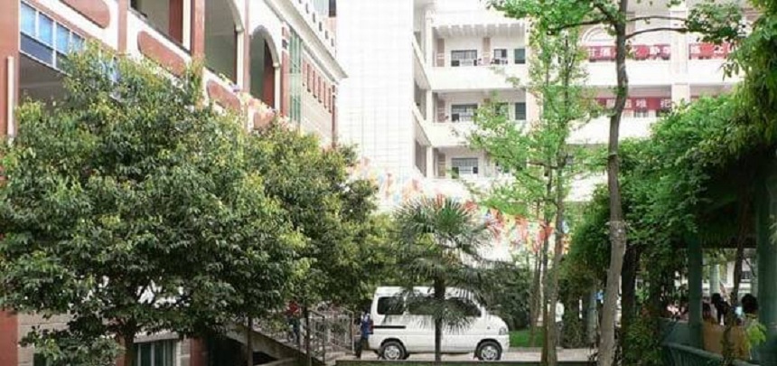 伍隍中學(xué)校園環(huán)境好嗎？