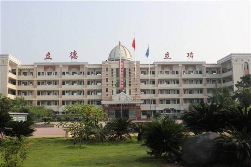 伍隍中學(xué)師資怎么樣？