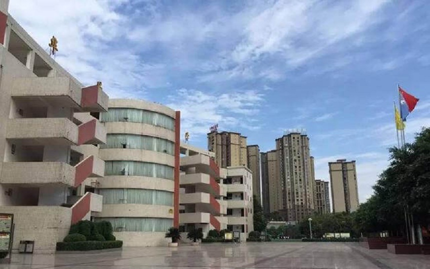 華興中學(xué)是民辦嗎？