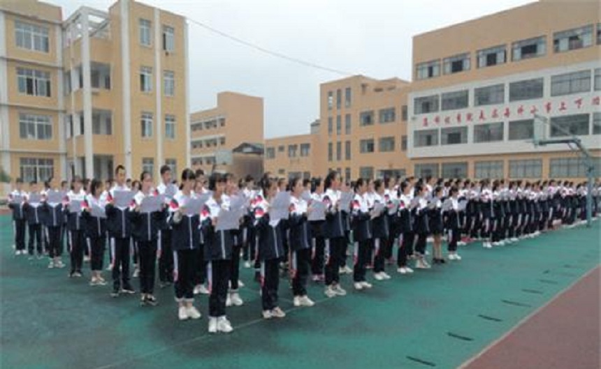 蘆山中學(xué)2020屆高一新生學(xué)費是多少？