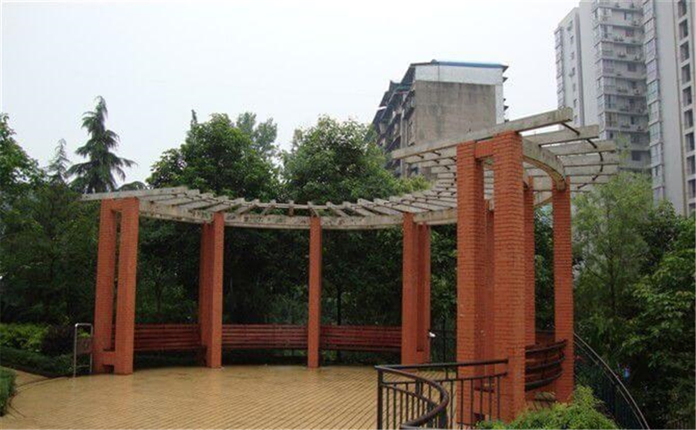 平昌中學(xué)校園環(huán)境怎么樣？