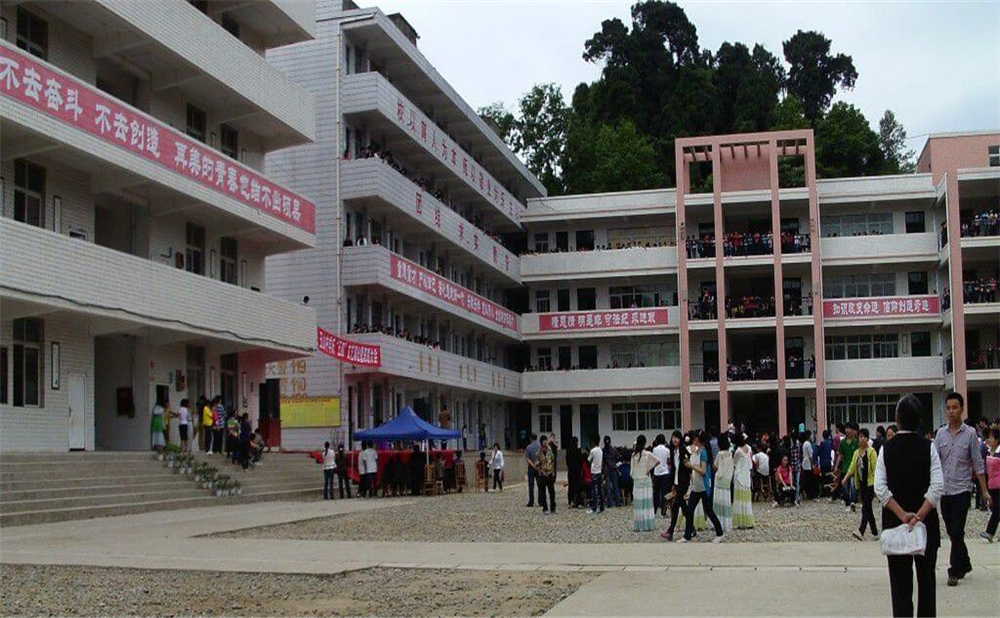 玉山中學學校環(huán)境怎么樣？