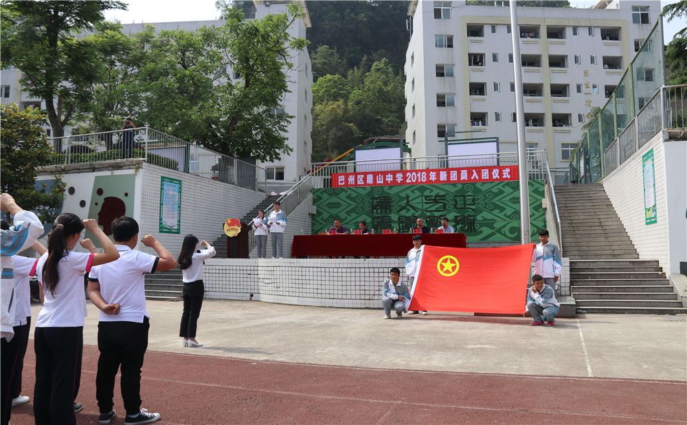 鼎山中學(xué)學(xué)校招辦電話是多少？
