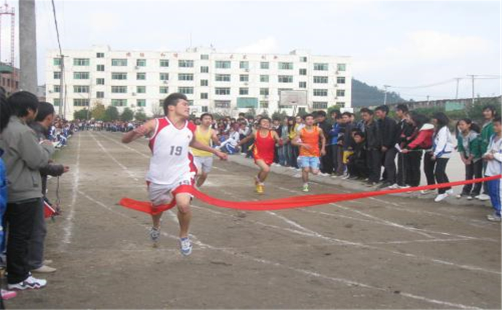 花叢中學學校詳細地址在什么地方？