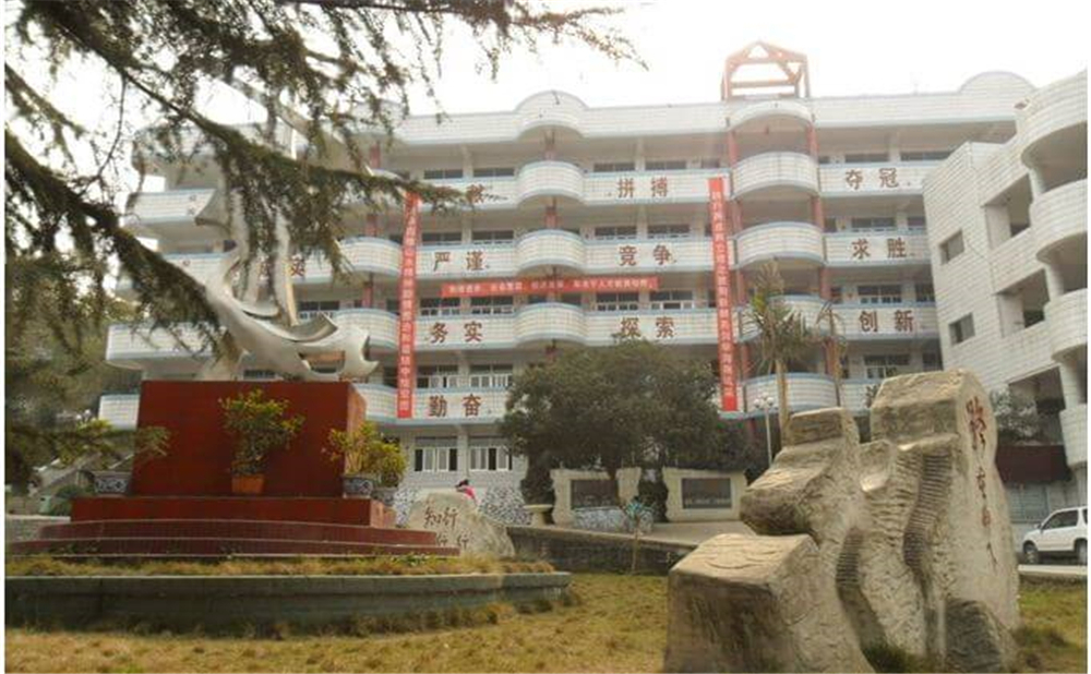 資中龍結(jié)中學(xué)學(xué)校環(huán)境怎么樣？
