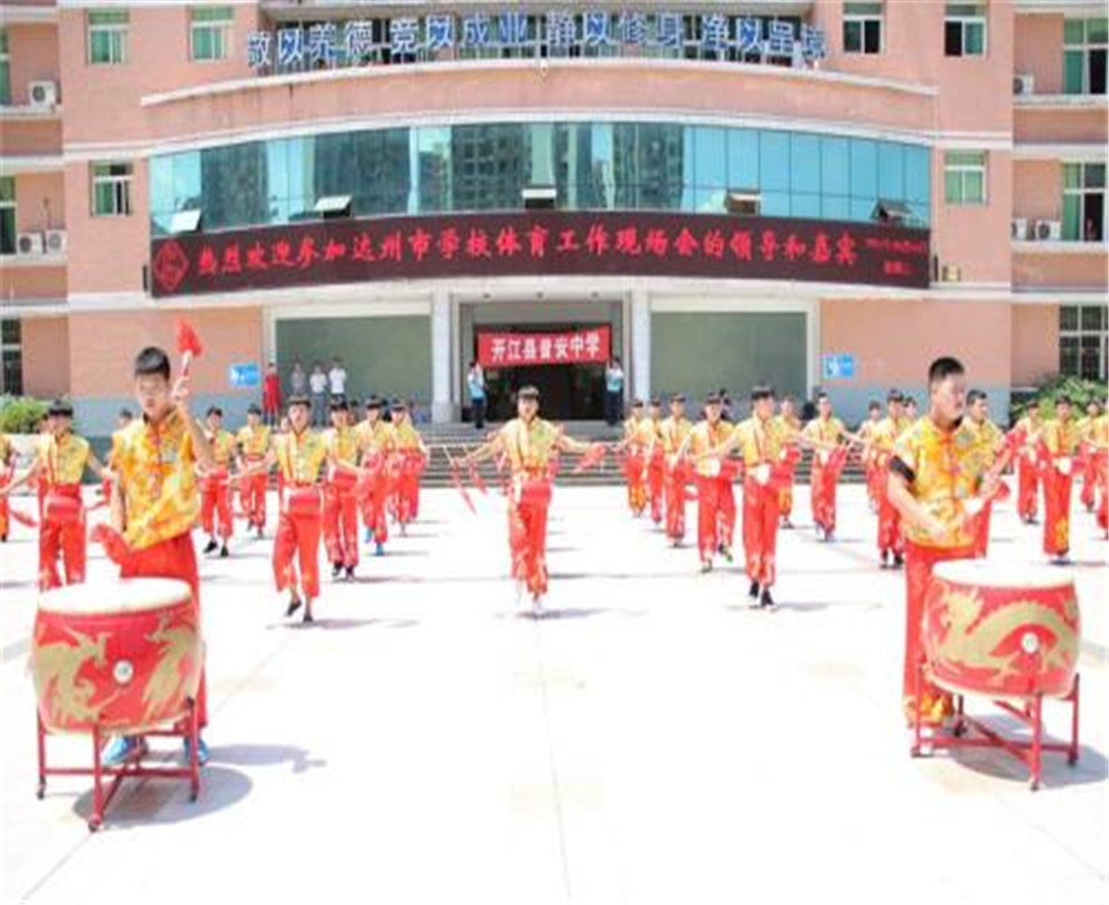 開江縣普安中學(xué)2020年的學(xué)費(fèi)是多少？