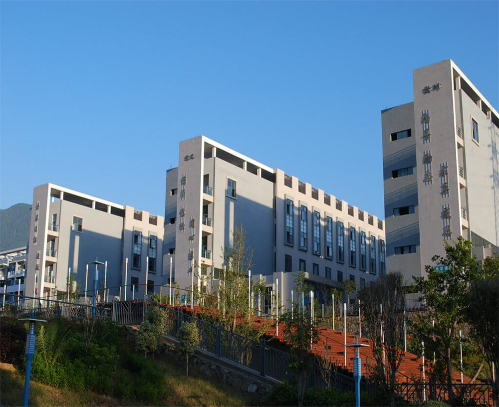 四川省米易學(xué)校招辦電話是多少？