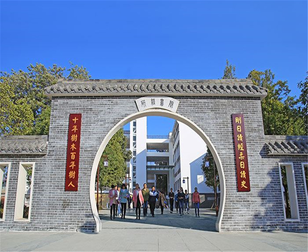 西昌市第二中學(xué)2020年的收費標準是多少？