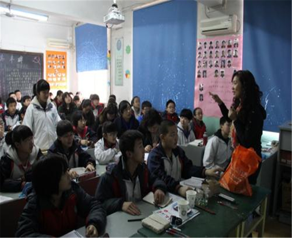 西昌市第四中學(xué)2020年學(xué)校學(xué)費多少錢一年？