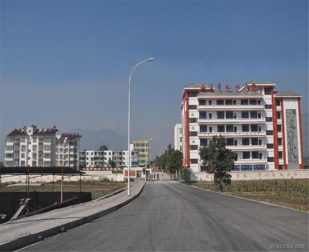 西昌市禮州中學(xué)學(xué)校招辦電話是多少？
