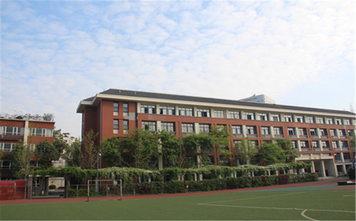 成都七中八一學(xué)校高中部的錄取分數(shù)是多少？