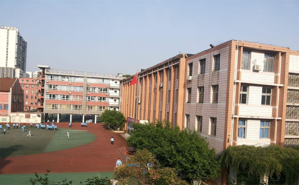 通錦中學(xué)的學(xué)費是多少？
