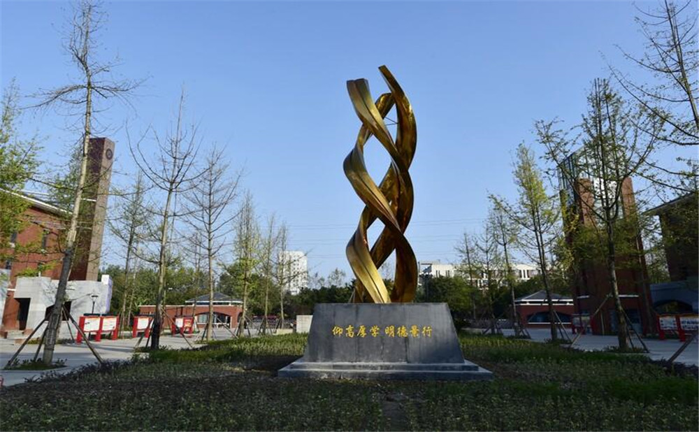 新都一中每年的學費是多少？