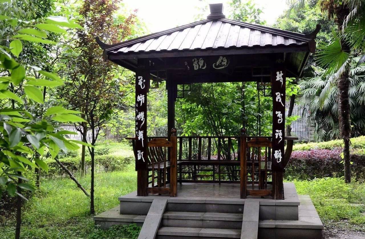 成都十八中一年的學(xué)費(fèi)是多少？
