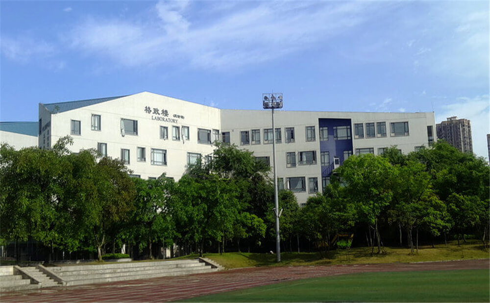 成都實驗外國語學校（西區(qū)）外招生一年的學費是多少錢？