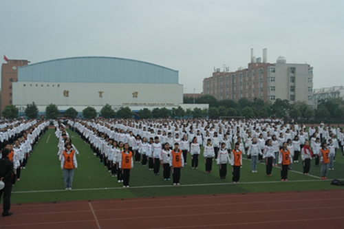 彭州中學(xué)的招生計劃是多少？