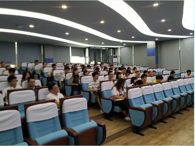 北京第二外國語學(xué)校成都附屬中學(xué)的學(xué)費是多少？			 			