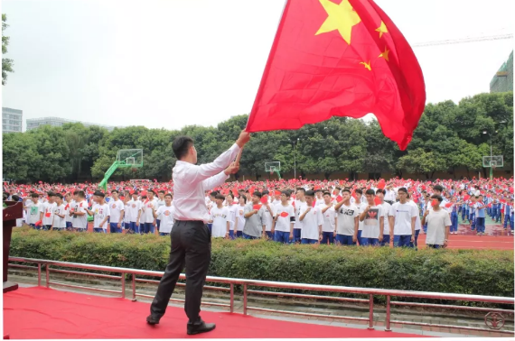 成都石室佳興外國語學(xué)校的學(xué)費是多少？
