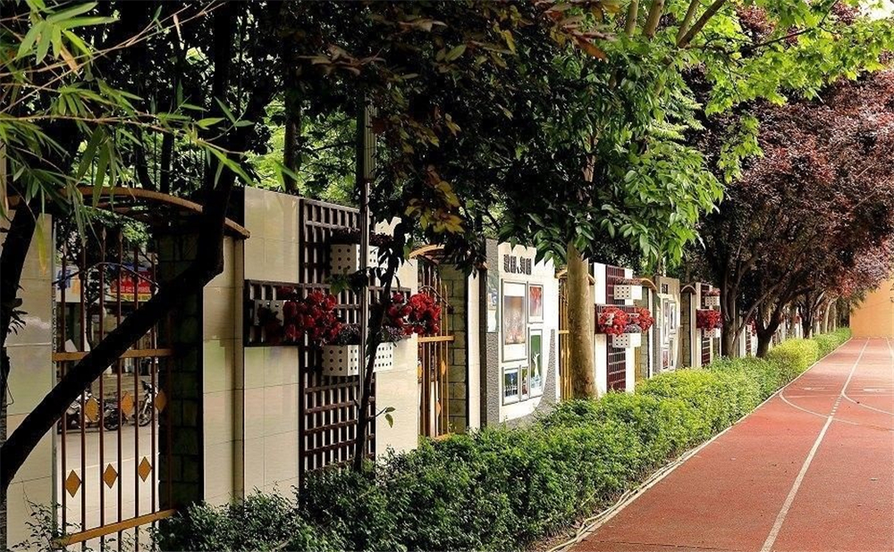 成都大學附屬中學的高中住宿怎么樣？