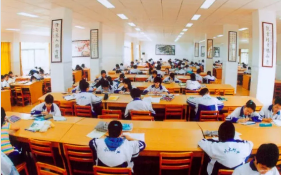 成都十二中（四川大學(xué)附屬中學(xué)）的升學(xué)率是多少？