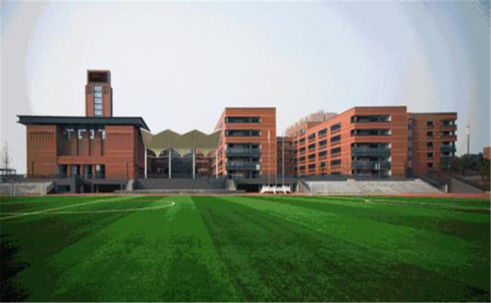 成都實(shí)外新都五龍山學(xué)校的學(xué)費(fèi)是多少錢？