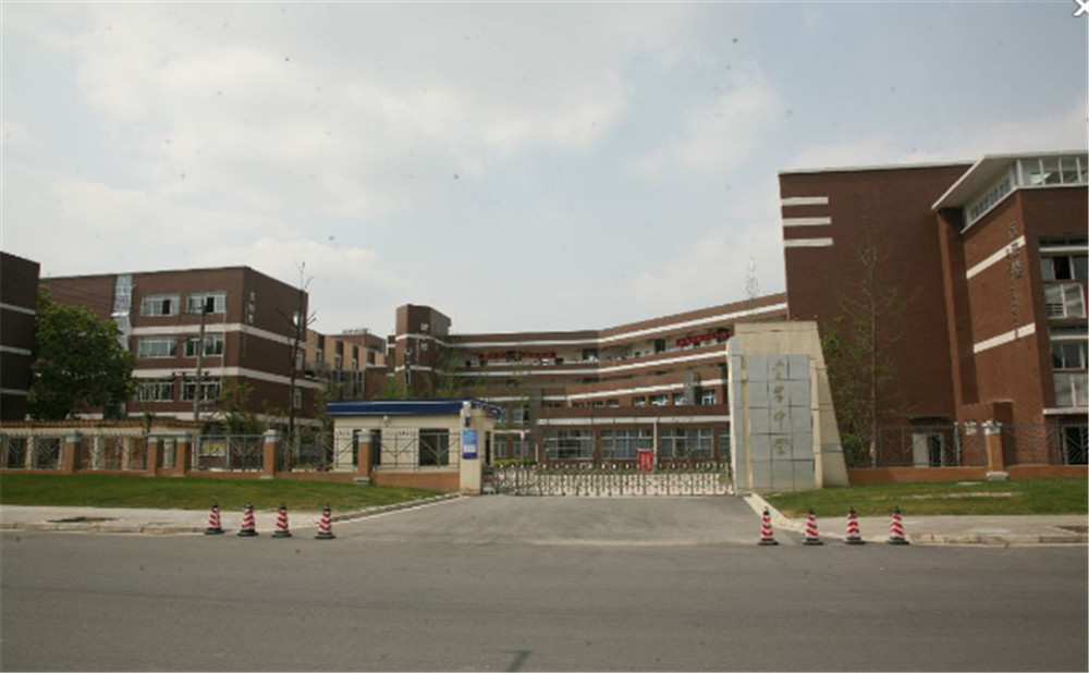 金牛中學(xué)的學(xué)費是多少？