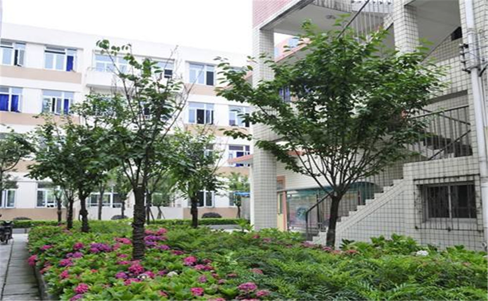 蜀城中學(xué)近三年的錄取分?jǐn)?shù)是多少？