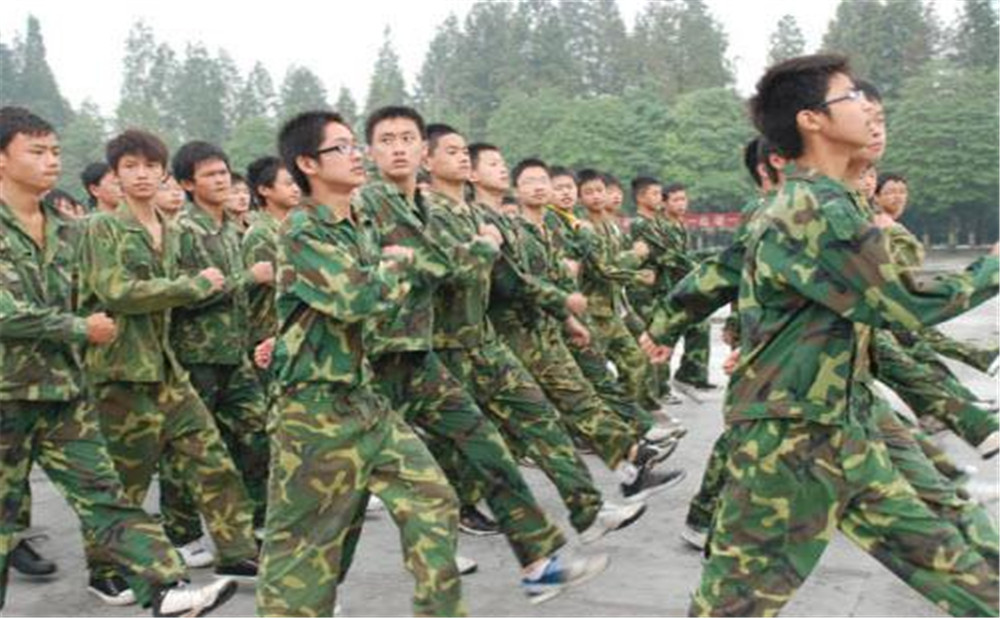 郫縣二中學費是多少？