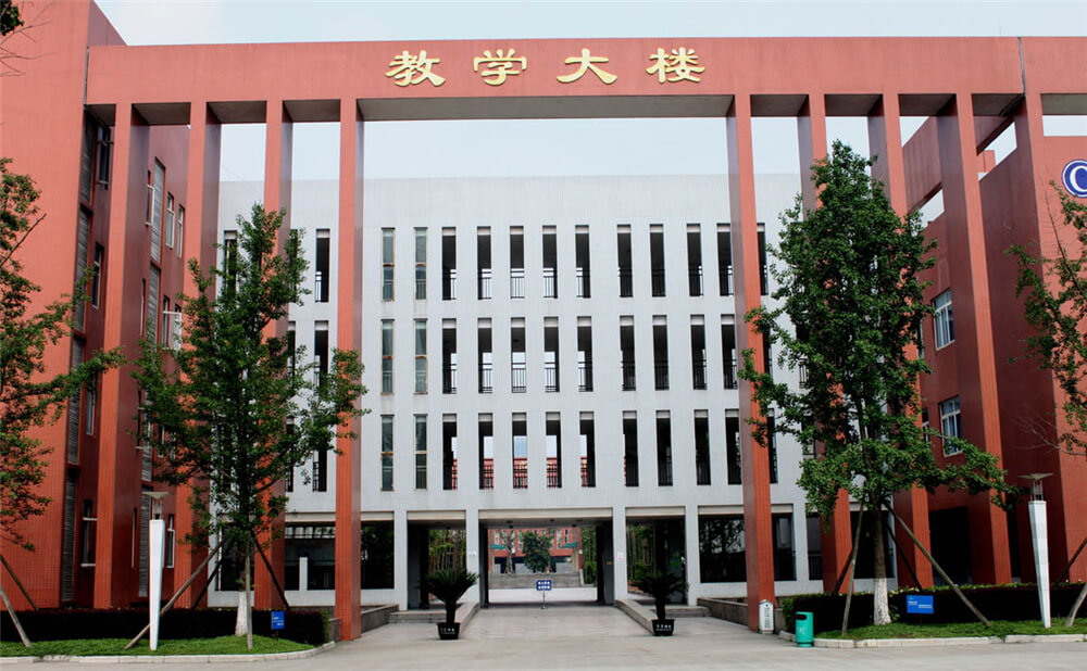 香城中學近三年的錄取分數是多少分？
