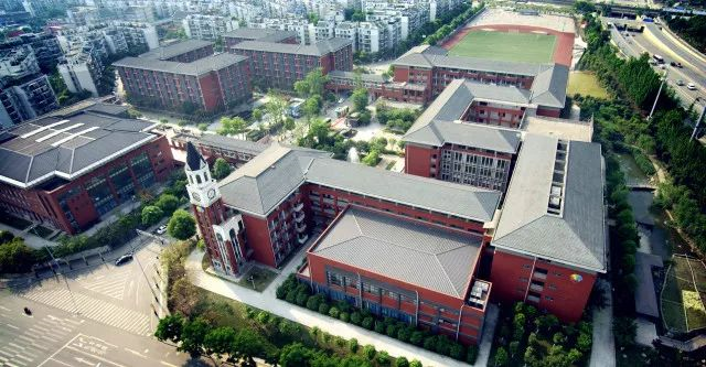 成都七中萬達學校的錄取分數(shù)線是多少？