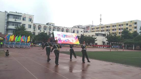 西南交通大學(xué)附屬中學(xué)高中一年的學(xué)費(fèi)是多少？