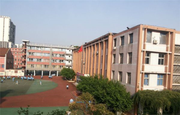 通錦中學(xué)的本科升學(xué)率是多少？