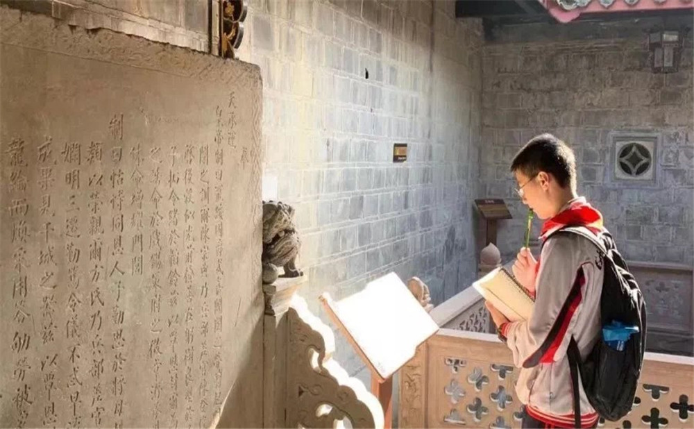 四川師范大學(xué)附屬中學(xué)本科升學(xué)率是多少？