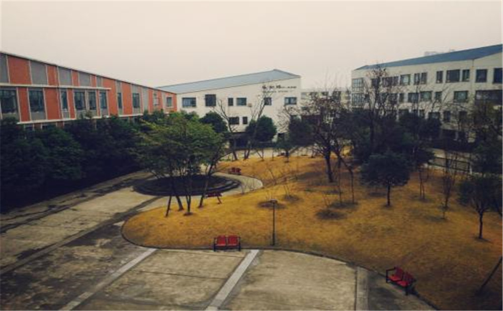 成都實(shí)驗(yàn)外國語學(xué)校（西區(qū)）的宿舍怎么樣？
