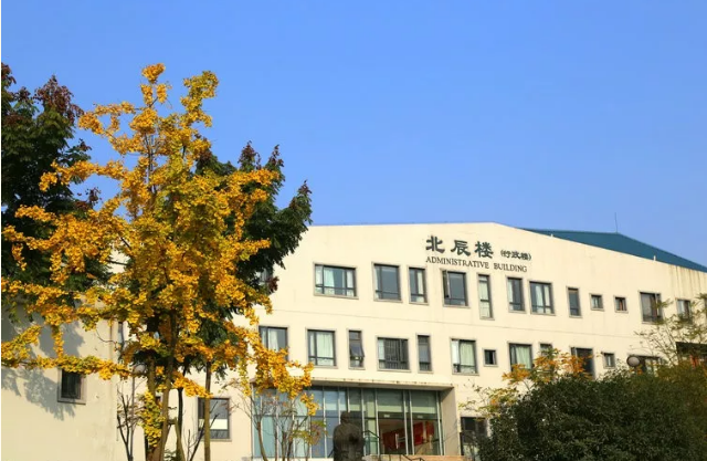 成都實驗外國語學(xué)校的錄取分?jǐn)?shù)線是多少？