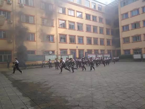 成都實(shí)驗(yàn)外國語學(xué)校的宿舍怎么樣？