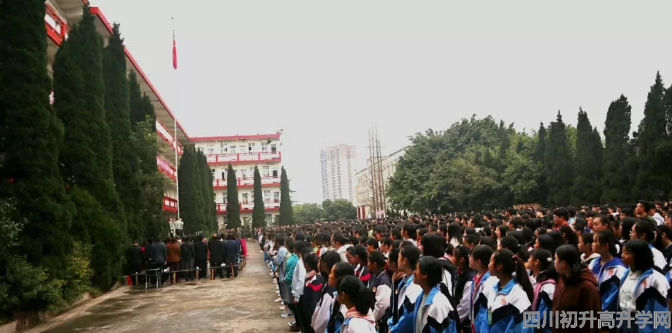 賈家中學高中一年的學費是多少？