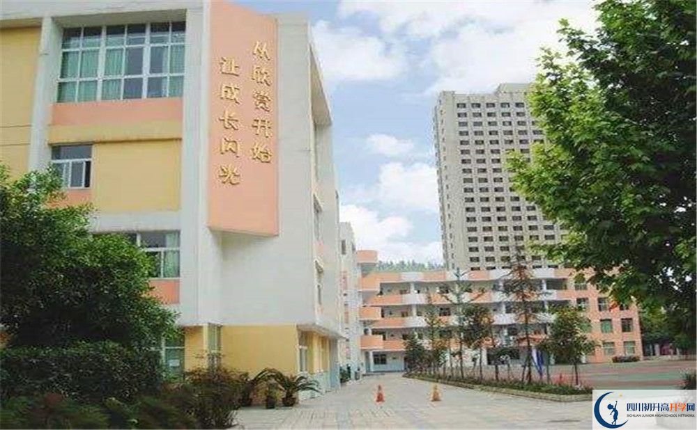 成都成飛中學(xué)高中本部的錄取分?jǐn)?shù)是多少？