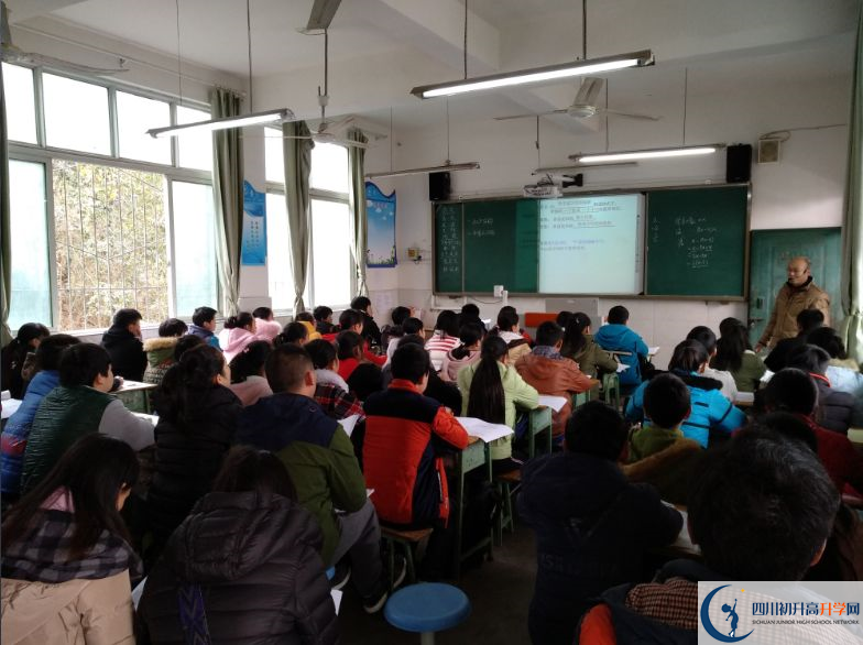 2020成都市田家炳中學初升高的學費是多少？