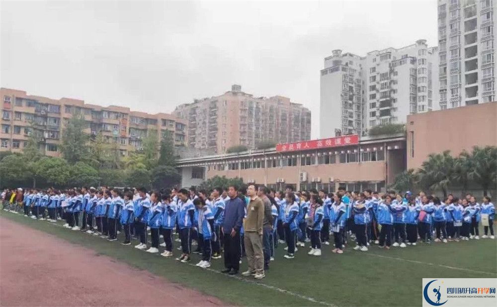 成都西藏中學(xué)初升高的學(xué)費(fèi)是多少？
