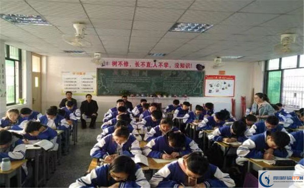 仁壽華達高中高中部錄取分?jǐn)?shù)是多少？