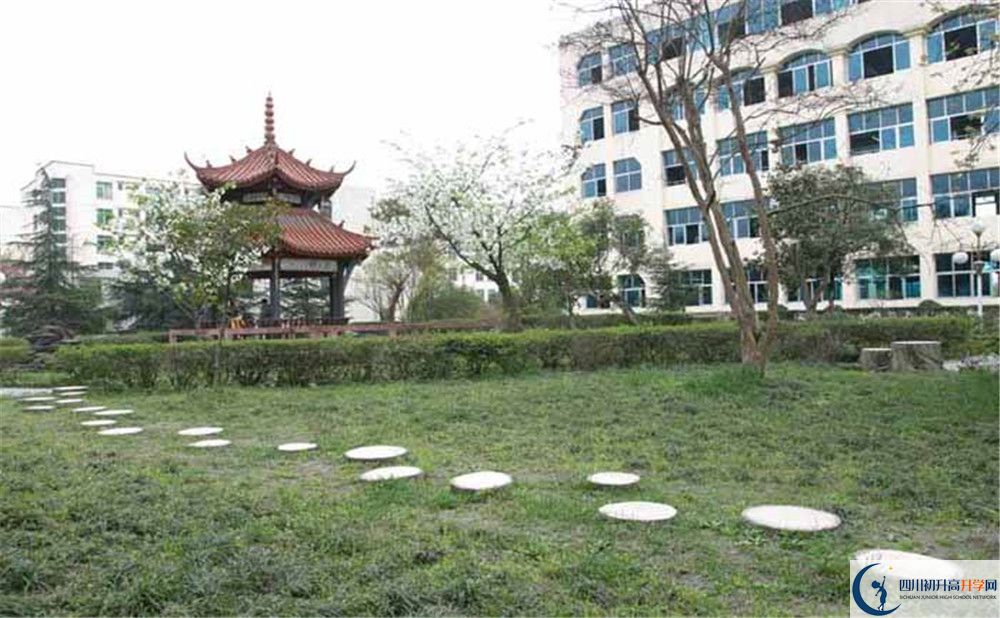 都江堰外國語實驗學校實驗班怎么樣？